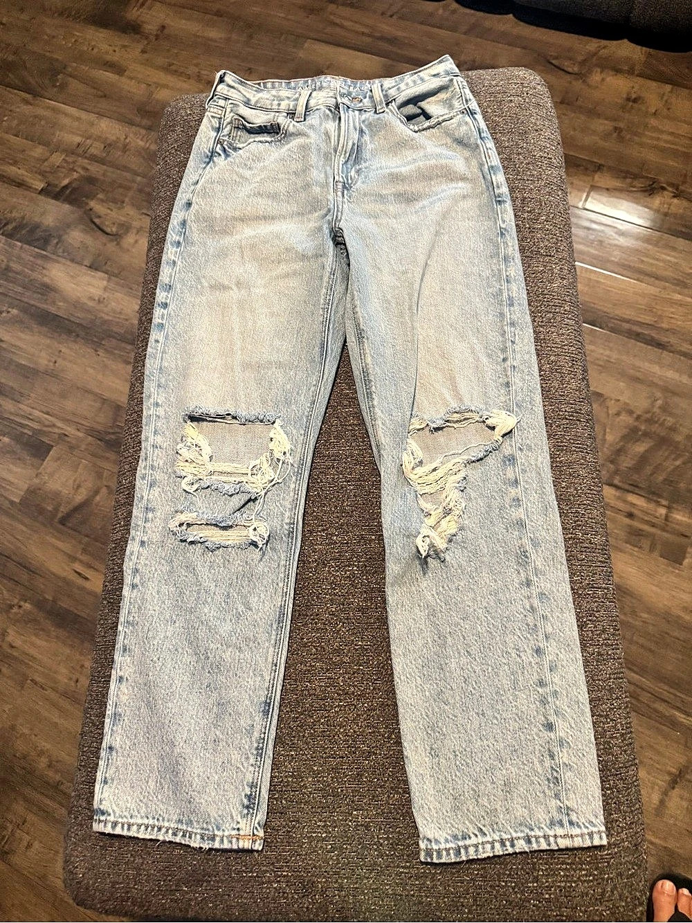 American Eagle AE Ripped Mom Jean Distressed Straight Leg Jeans Blue Size 4 Regu
